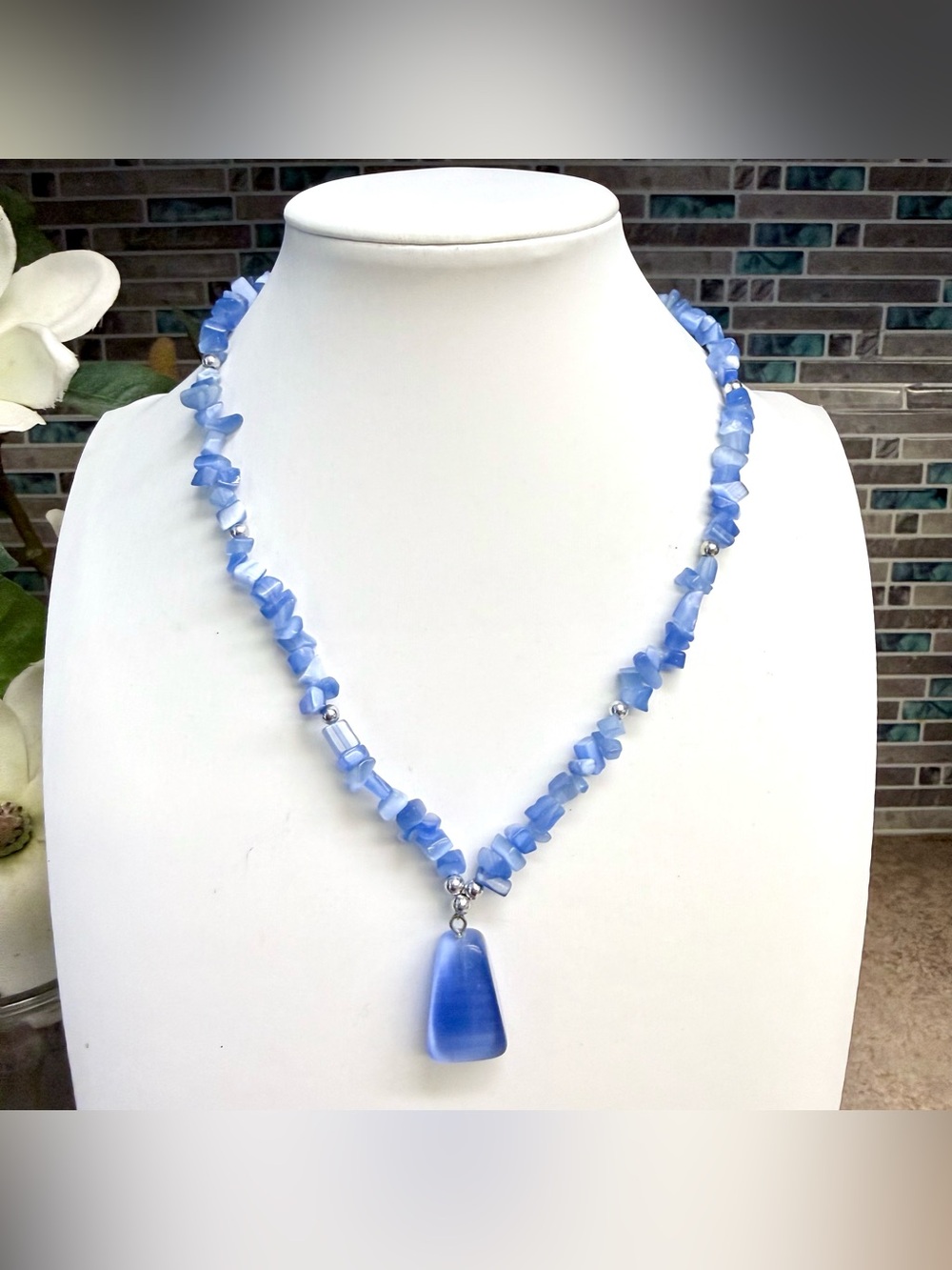 Vintage Blue Cat's Eye Crystal Flash Chip Necklace Boho Beaded Barrel Clasp